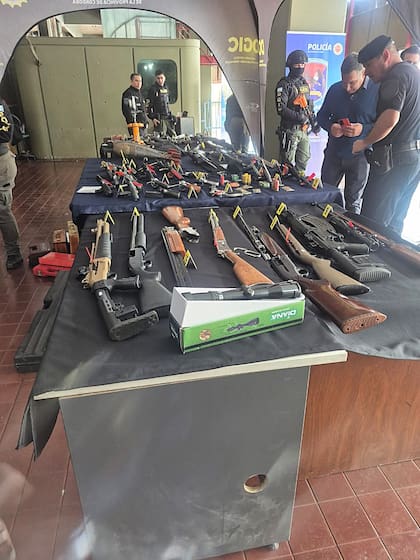 Parte del arsenal secuestrado