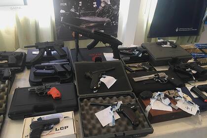 Parte del arsenal secuestrado al falso fiscal