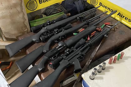 Parte del arsenal secuestrado por la policía