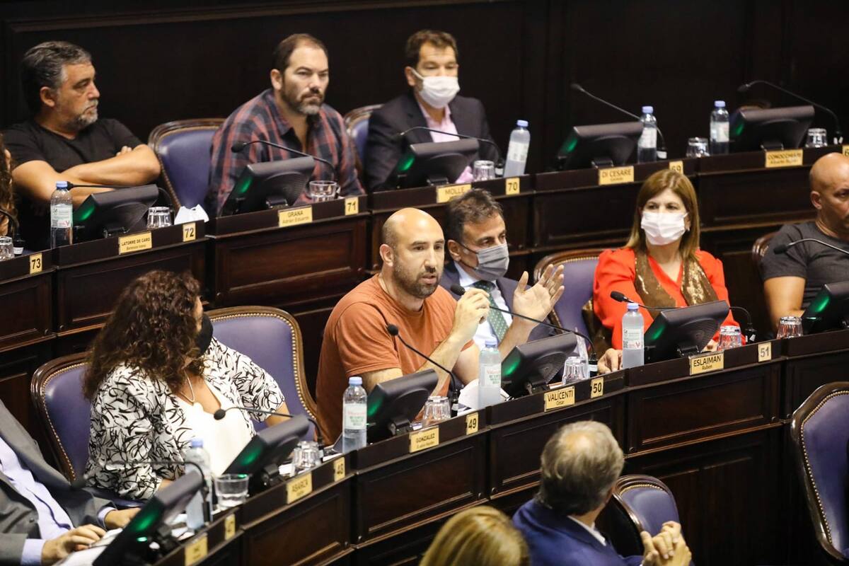 Parte del bloque del oficialismo en la Cámara de Diputados bonaerense, encabezado por César Valicenti