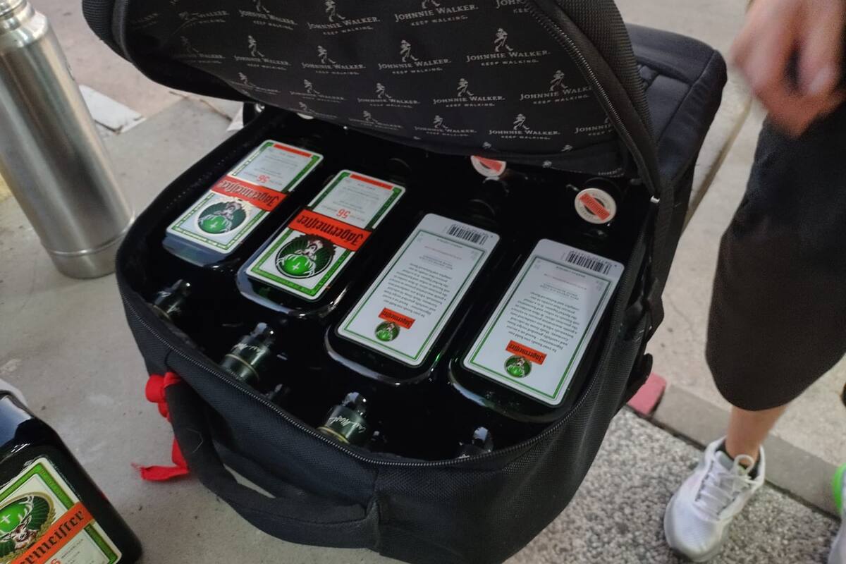 Parte del cargamento secuestrado por la agentes aduaneros