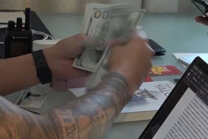 Parte del dinero secuestrado al líder de una banda de estafadores