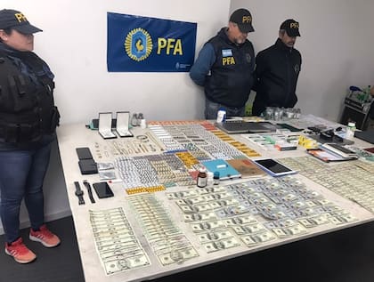 Parte del dinero secuestrado en poder de la organización criminal
