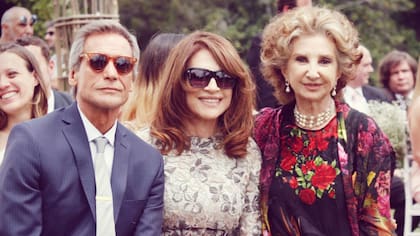 Parte del elenco de Los ricos no piden permiso
