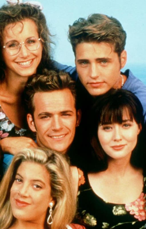 Parte del elenco inicial de Beverly Hills 90210, la serie que nadie pensó que se convertiría en un éxito