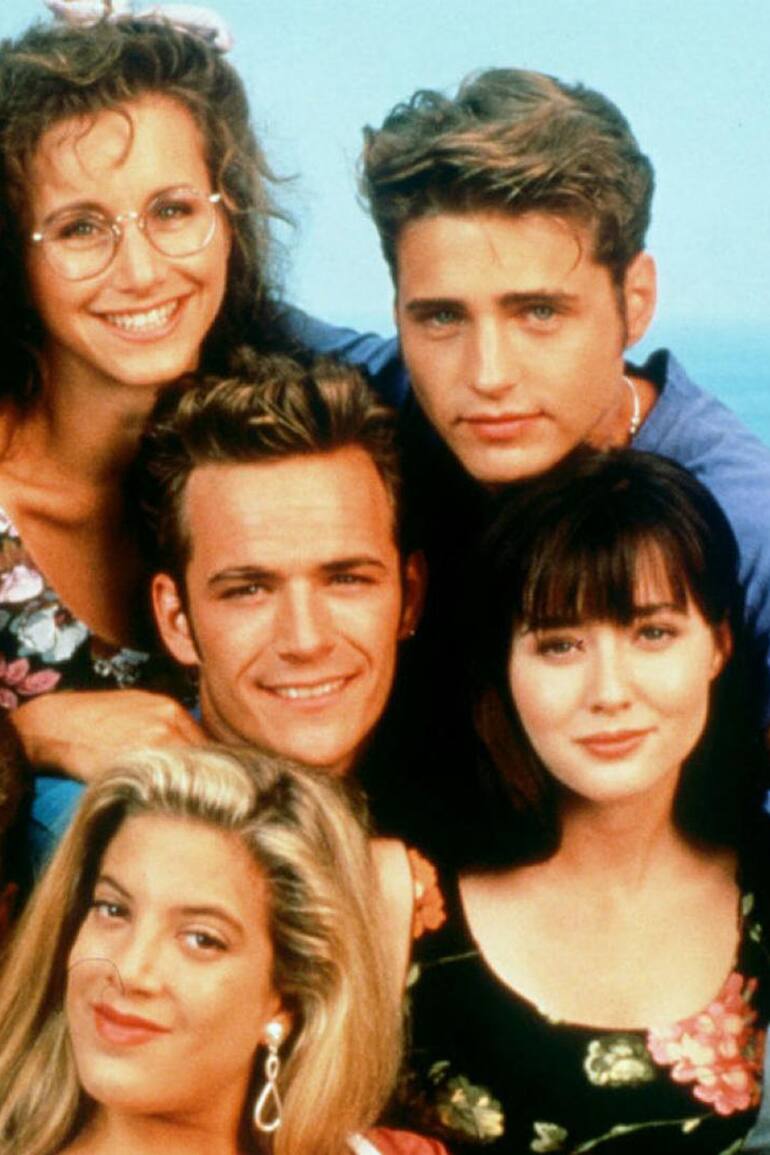Parte del elenco inicial de Beverly Hills 90210, la serie que nadie pensó que se convertiría en un éxito