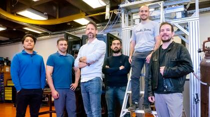 Parte del equipo de FOCUS. De izq. a der.: Enzo Garabito (estudiante), Alejandro Almela (ITeDA), Erwin Beccari (docente), Matías Aguirre (estudiante), Manuel García (ITeDA) y Víctor Astorga (estudiante)