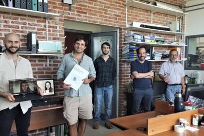 Parte del equipo de trabajo (izq. a der.): Mauricio Castellano, Mercedes Segovia (via zoom), Fabiana Gámbaro (via zoom), Juan Pablo Tosar, Bruno Costa, Marcelo Hill, Alfonso Cayota y Pablo Fagúndez. No salen en la foto: Yasutoshi Akiyama, Álvaro Olivera, Tania Possi y Pavel Ivanov. Crédito: Institut