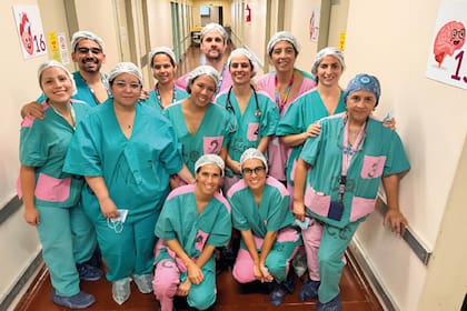 Parte del equipo médico que participó en la cirugía.