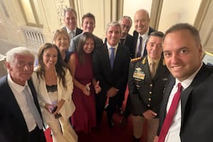 Parte del gabinete, anoche, antes de ir al ágape a Olivos tras el discurso de Milei