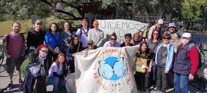 Parte del grupo COM (Club Observadores de Mariposas) en una visita a RECS durante septiembre 2022; en primavera se pueden observar núcleos de orugas de la mariposa.