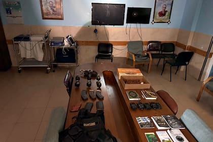 Parte del material bélico encontrado por las FDI en el hospital Al-Shifa, en Gaza
