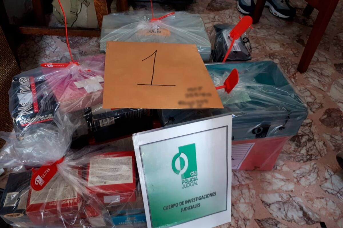 Parte del material secuestrado en los domicilios relacionados con el profesor de taekwondo