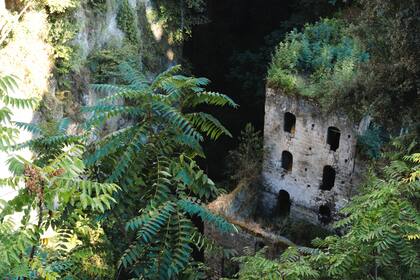 Parte del molino abandonado en Sorrento, Italia