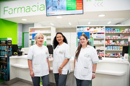 Parte del staff de profesionales de la nueva tienda.