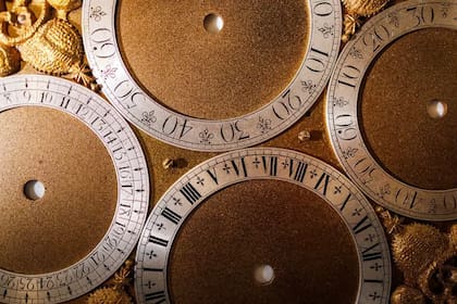 Partes de la esfera del reloj H1, que su inventor, John Harrison desarrolló entre 1730 y 1735 que resolvió el problema de la longitud para los marineros que viajaban en alta mar, haciendo la navegación más segura y precisa