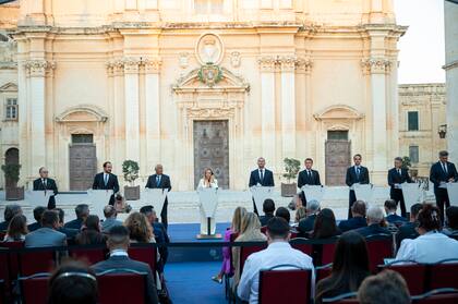 Participantes de una cumbre en Malta hablan durante una conferencia de prensa en Mdina, Malta, el viernes 29 de septiembre de 2023. (AP Foto/Rene Rossignaud)
