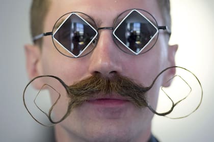 Con distintos estilos, el bigote vive un auge en el mundo