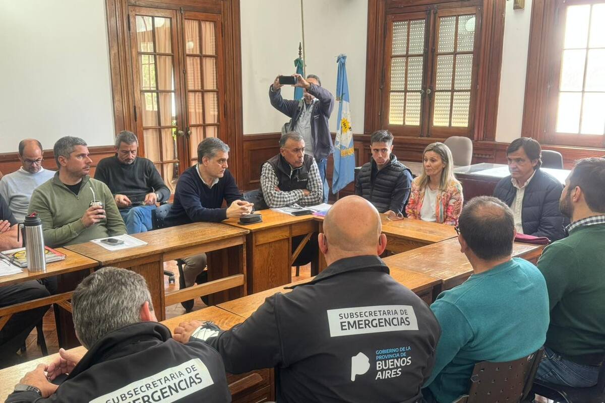 Participaron la intendenta local María José Gentile, el director provincial de Hidráulica, Flavio Seiano; el presidente de la Autoridad del Agua, Damián Costamanga; el administrador de Vialidad de la provincia, Roni Caggiano y funcionarios del Ministerio de Desarrollo Agrario como así también de la cartera de Seguridad bonaerense