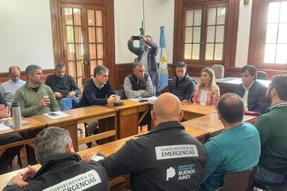 Participaron la intendenta local María José Gentile, el director provincial de Hidráulica, Flavio Seiano; el presidente de la Autoridad del Agua, Damián Costamanga; el administrador de Vialidad de la provincia, Roni Caggiano y funcionarios del Ministerio de Desarrollo Agrario como así también de la cartera de Seguridad bonaerense