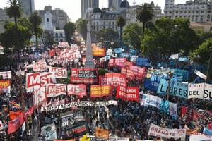 Participaron más de 100 organizaciones sociales, políticas, sindicales, estudiantiles, de derechos humanos y ambientales