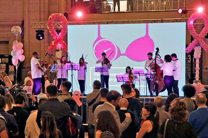 Participaron personalidades, junto con un grupo de la orquesta estable del Teatro Colón; se inauguró así un centro de diagnóstico en el subsuelo de la estación donde mujeres de bajos recursos podrán hacerse chequeos gratuitos