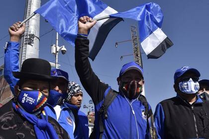 Partidarios del Movimiento Al Socialismo (MAS), liderado por el expresidente boliviano Evo Morales