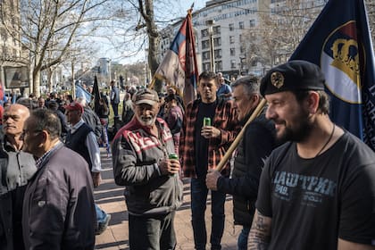 Partidarios del partido político prorruso Dveri durante un mitin de campaña electoral en Belgrado