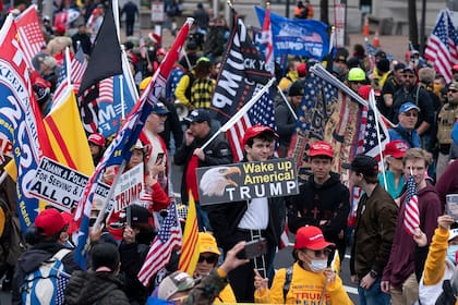 Partidarios del presidente de Estados Unidos, Donald Trump, participan de una manifestación en Freedom Plaza en Washington, DC, el 12 de diciembre de 2020, para protestar por las elecciones de 2020