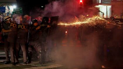 Partidarios del PT protestaron contra la destitución de Dilma en las calles y causaron destrozos