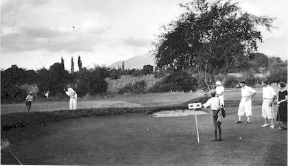 Partido de golf en la cancha que data de 1928.