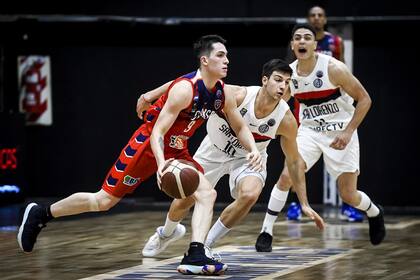 Los triples del zurdo Franco Baralle (5 sobre 8 intentos) fueron vitales para Quimsa, que perdía por 17 tantos en el tercer cuarto, consiguió acceder a un tiempo extra y terminó venciendo por 13.