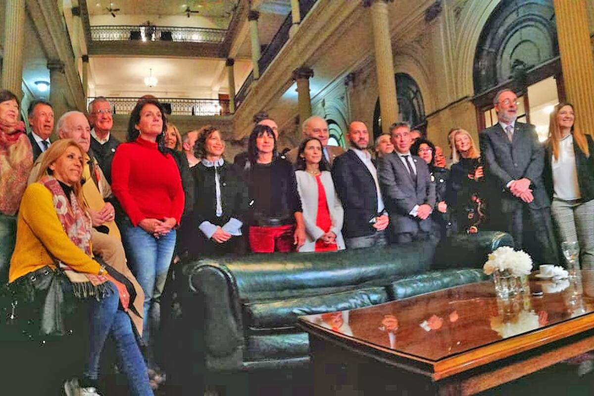 Partidos políticos, Google, Facebook y Twitter firmaron un compromiso contra las fake news