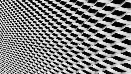 Partiendo de un listón de metal expandido desechado del suelo de su garaje, inventó el primer stent intravascular de éxito comercial, el Palmaz Stent®.