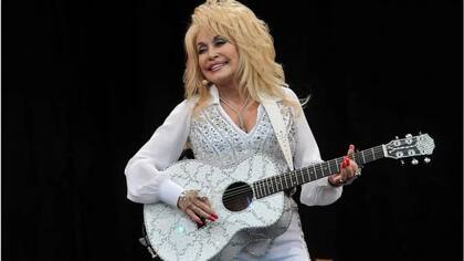 Parton interpretó la canción durante su icónica actuación en Glastonbury en 2014
