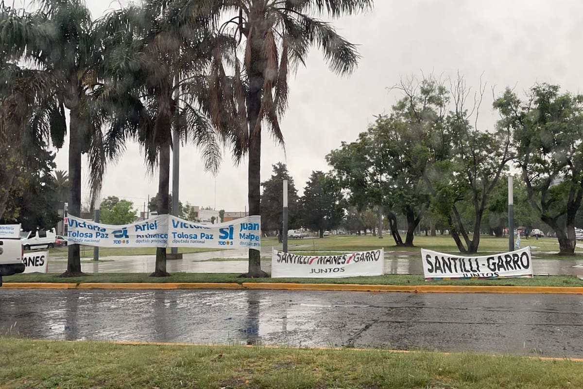 Pasacalles de Juntos y del Frente de Todos en la ciudad de La Plata