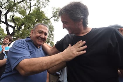 Pasadas las 13 llegó el piquetero y se sumó a la marcha hacia Plaza de Mayo