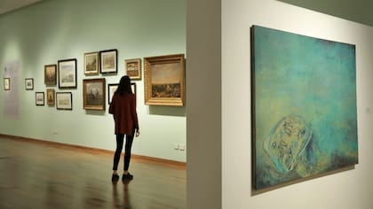 Pasado. Una sala con los cuadros de la historia