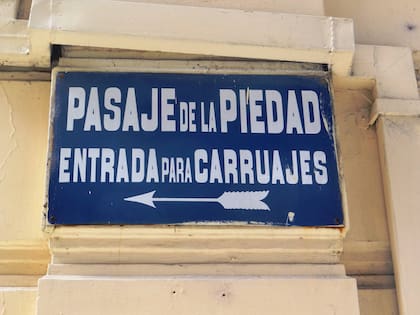 Pasaje de la Piedad. Antigua cartelería.