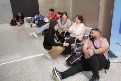 Pasajero varados en Ezeiza por los trastornos generados por el temporal