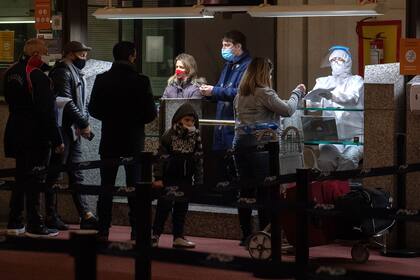 Pasajeros al arribar al puerto de Montevideo, con medidas por el coronavirus