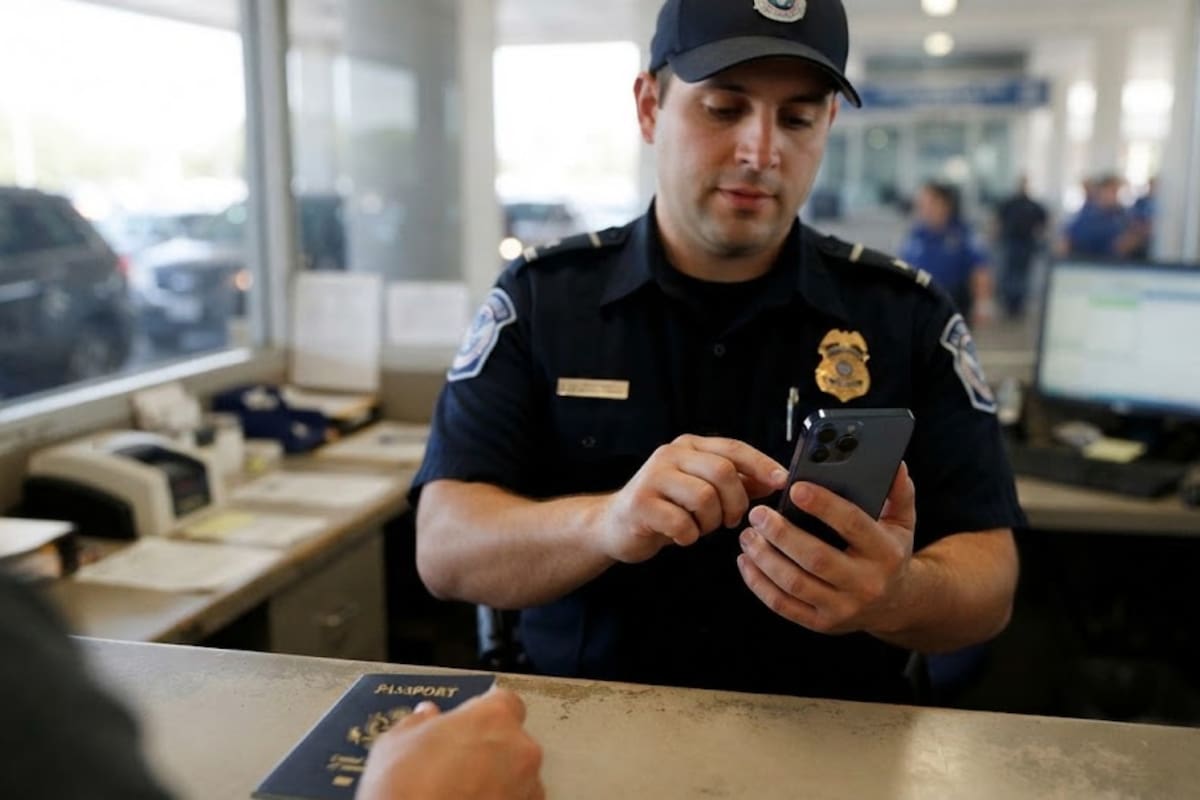 Pasajeros con visa de turista, trabajo o estudio pueden exponerse al rechazo de su admisión si se oponen a la revisión de los agentes de la CBP o el ICE