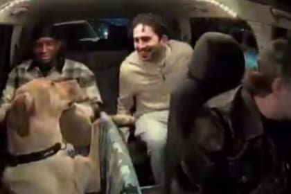 Pasajeros de Uber se sorprendieron al encontrarse con un perro de copiloto
(Foto: captura de pantalla)