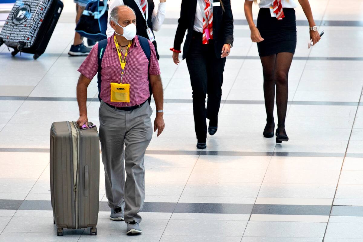 Pasajeros en el aeropuerto de Ezeiza