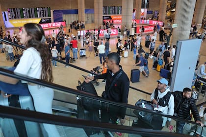 Pasajeros en el aeropuerto de Tel Aviv