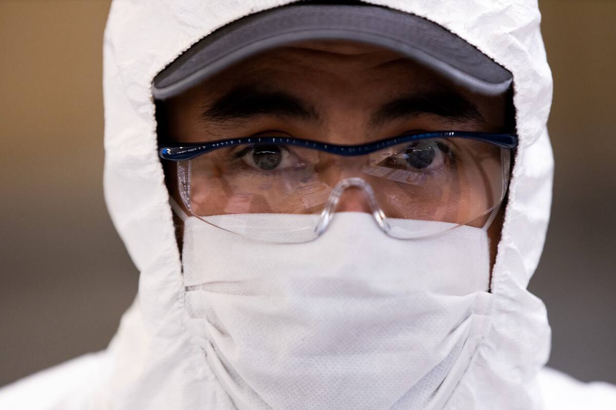 Pasajeros en la estación de trenes de Constitución durante el primer día de uso obligatorio de barbijos
