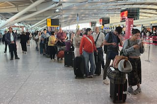 Aerolíneas se apresuran a resolver fallas tecnológicas que cancelaron 1.750 vuelos en el Reino Unido