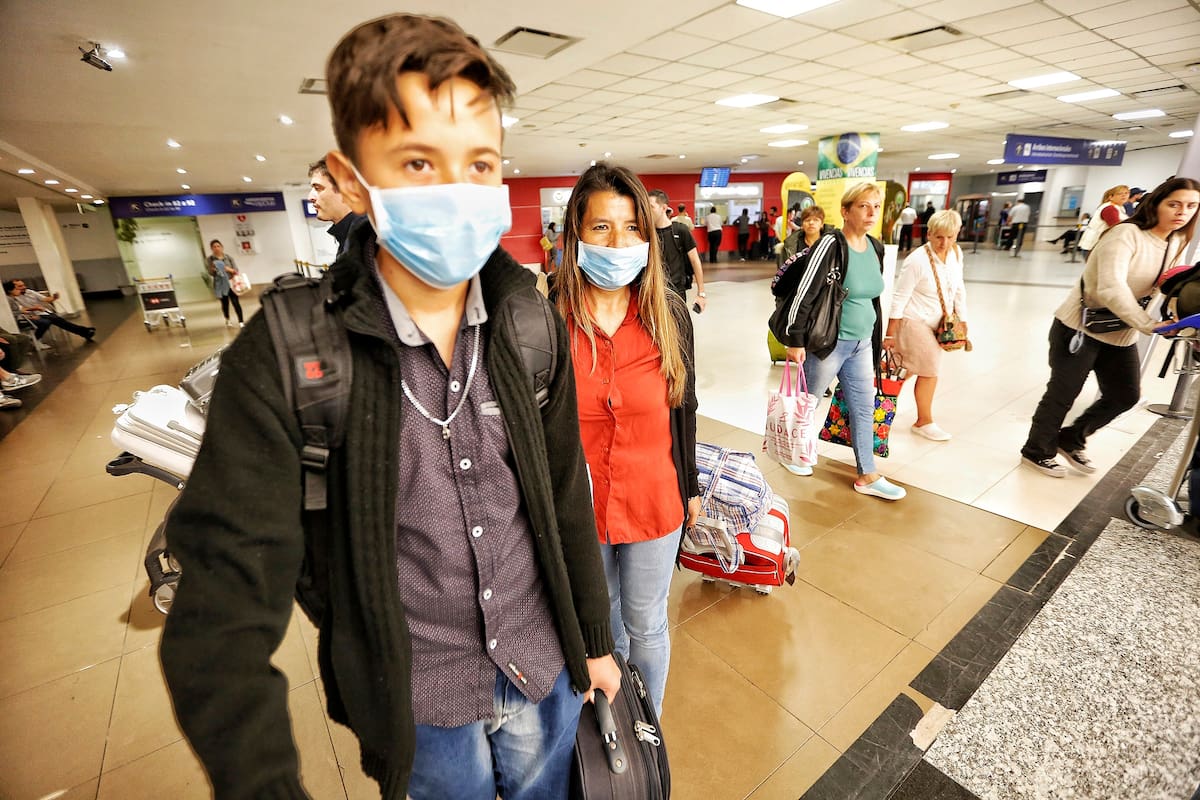 Pasajeros que arriban al aeropuerto de Ezeiza