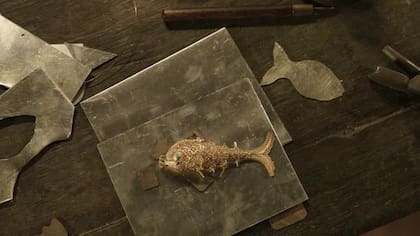 Pasando el corredor de las begonias, se encuentra el taller de orfebrería del coronel Aureliano Buendía, donde fabricaba sus pescaditos de oro