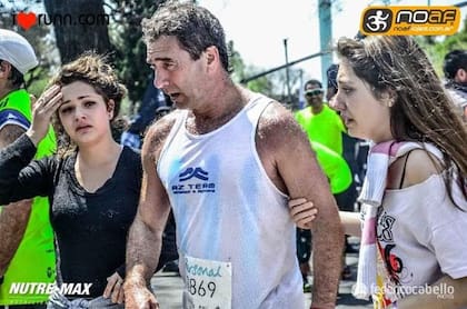 “Pasar de ser el papá que resolvía todo a que mis hijas me organicen los remedios y me lleven al médico fue un golpe durísimo a mi orgullo, pero también la lección más hermosa de amor".